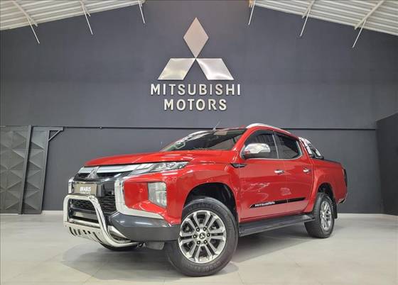 MITSUBISHI L200 TRITON 2.4 16V TURBO DIESEL SPORT HPE-S CD 4P 4X4 AUTOMÁTICO MITSUBISHI L200 TRITON 2.4 16V TURBO DIESEL SPORT HPE-S CD 4P 4X4 AUTOMÁTICO